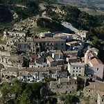 Palazzo Dei Poeti 3* Tursi