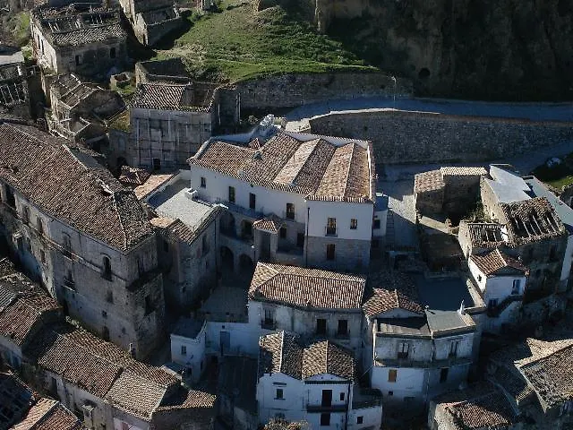 Palazzo Dei Poeti 3*